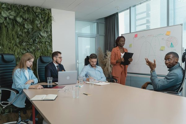 How can UK businesses legally navigate the complexities of using open-source software in commercial products?