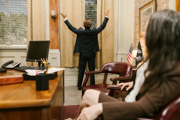 How to ensure compliance with UK labor laws when contracting remote freelance workers?