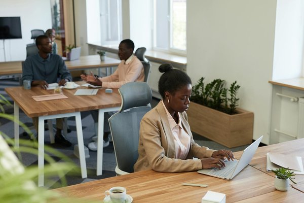 How Should UK Travel Bloggers Use Instagram to Document Their Travels?